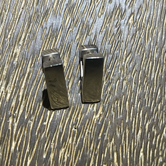 Small 925 Sterling Silver Triangular Earrings - Picture 3 of 4